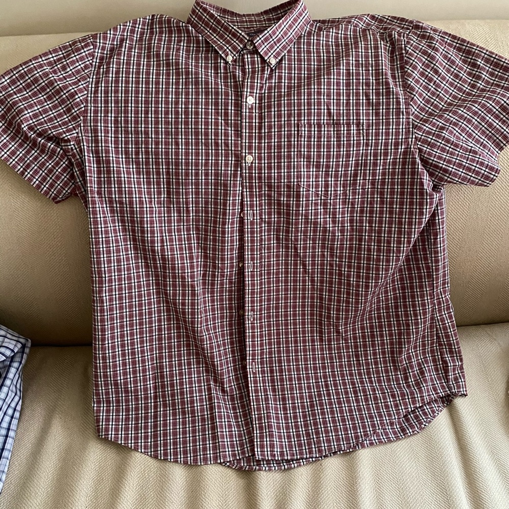 Short sleeve button down